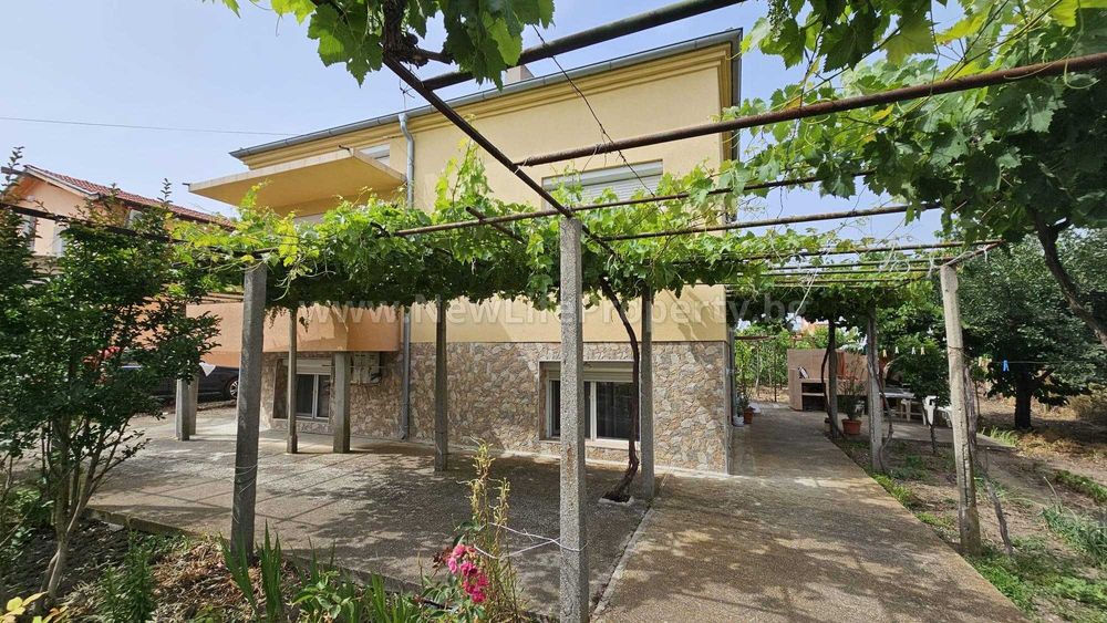 Продава се Къща в Камено - 132 кв.м за 1023 €/кв.м - Снимка #1