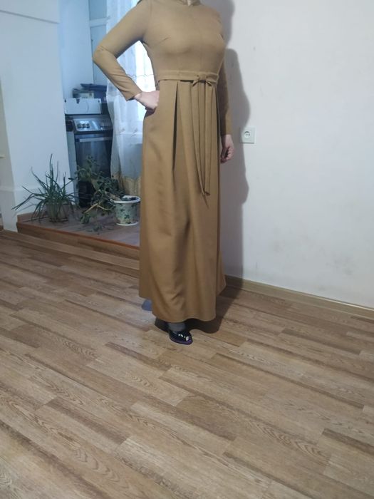 Продам платья, брючные костюмы