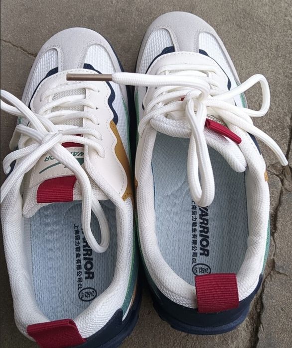 Спортивные кроссовки 40 размера