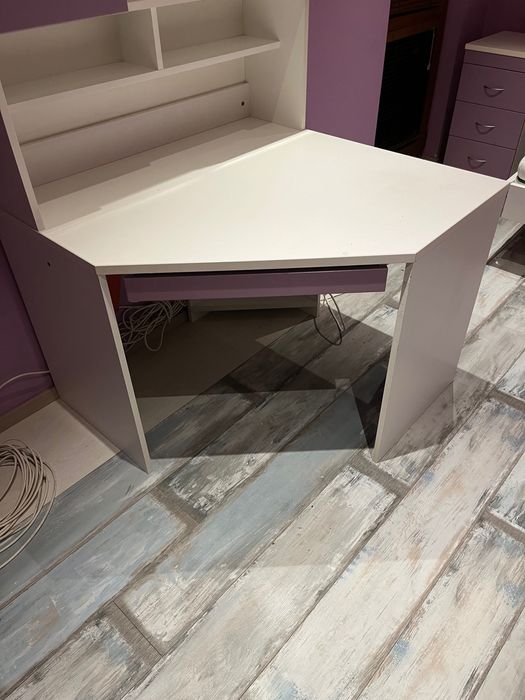 Комплект легло с матрак, нощно шкафче, бюро и шкаф