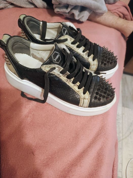 Adidasi sarbu  nr 40