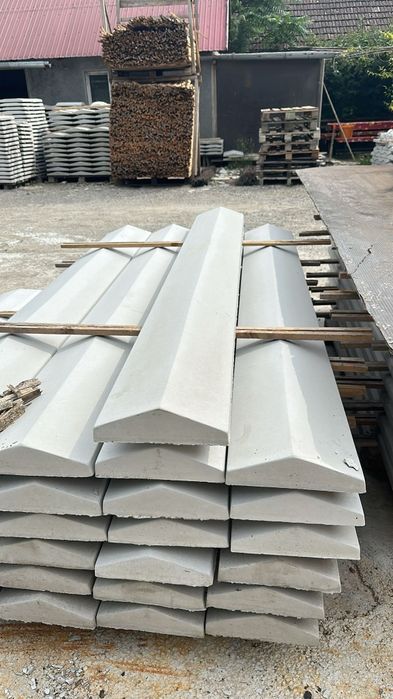 Capace de gard și palarii/coame/bordura