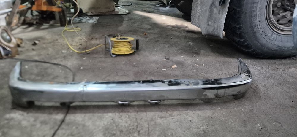 Продам передний бампер Surf 130