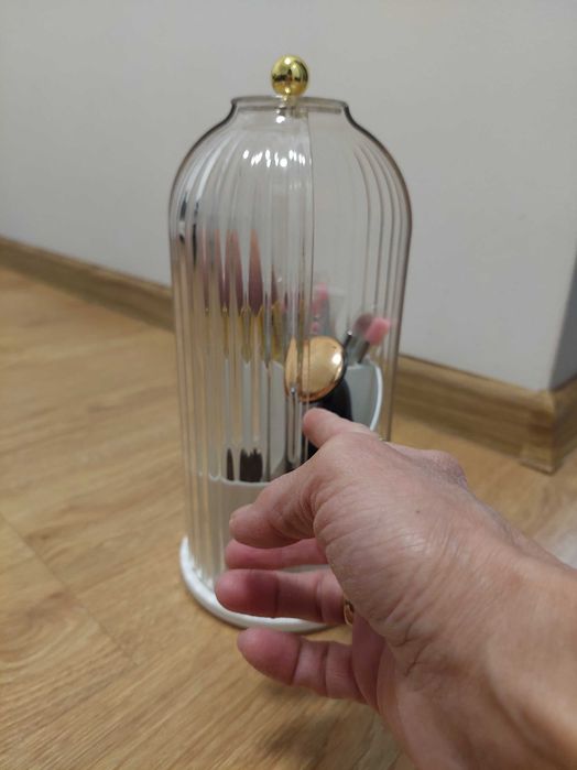 Уникална въртяща се кутия за козметика