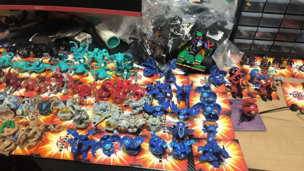 Продаю бакуган оригинал