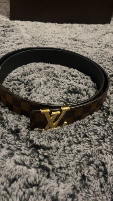 Louis vuitton колан чисто нов!