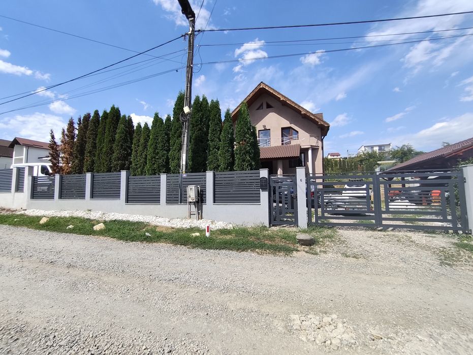 Garduri și porți din tablă zincată/jaluzea – stil contemporan