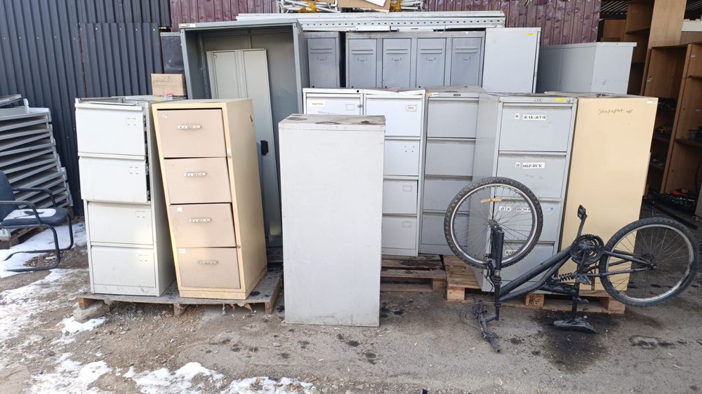 Металлические шкафы разные