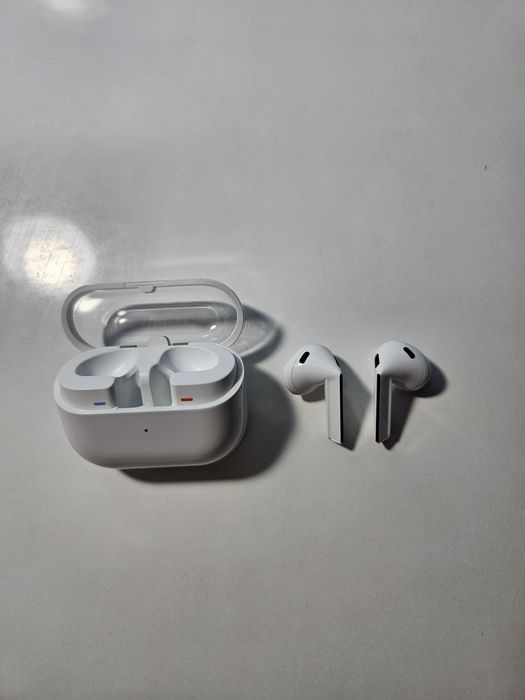 Продавам Samsung Galaxy Buds 3 White