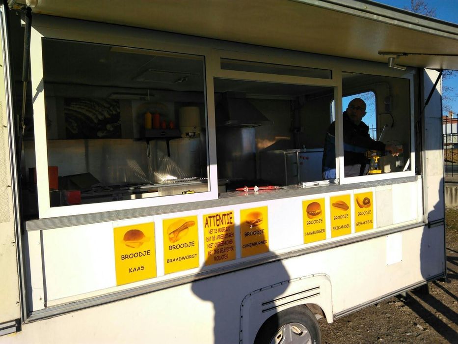 Търговска каравана под наем за стационарно ползване