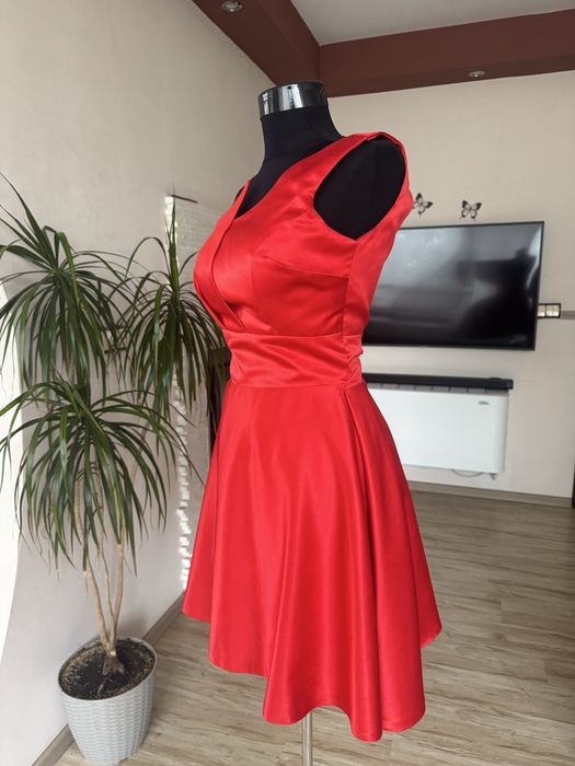 Къса червена бална рокля- обличана веднъж!