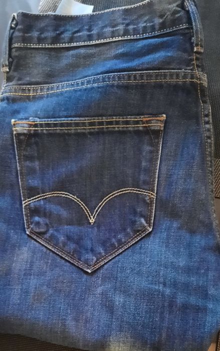 Blugi Levi Strauss albastru inchis