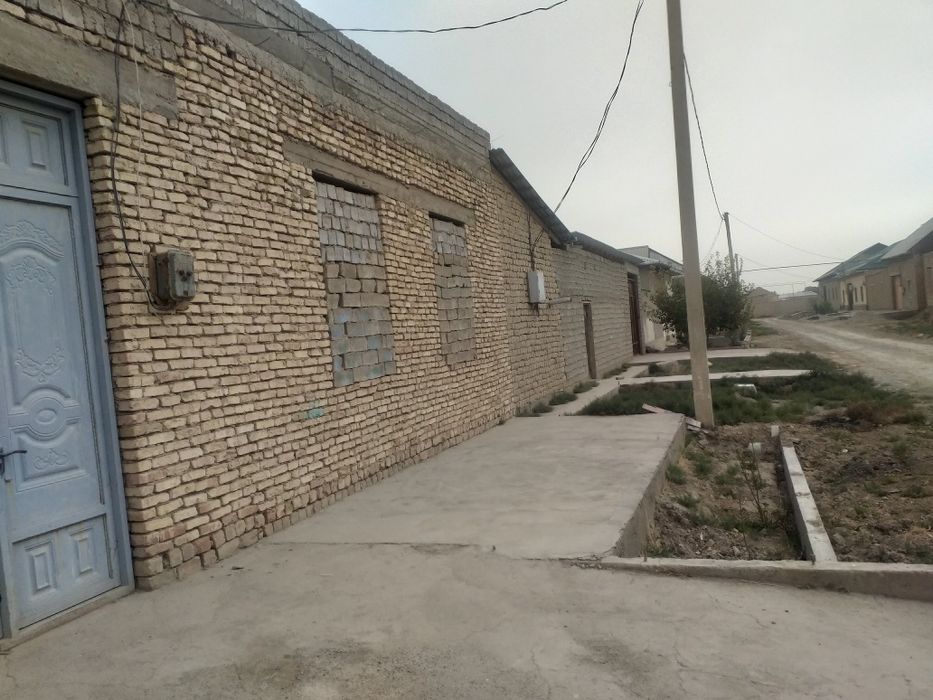 Срочно. Команди махаллада, Участка пишган гиштдан