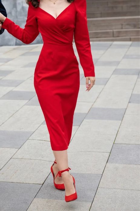 “СРОЧНО! Красное миди платье, новое, ни разу не надевалось