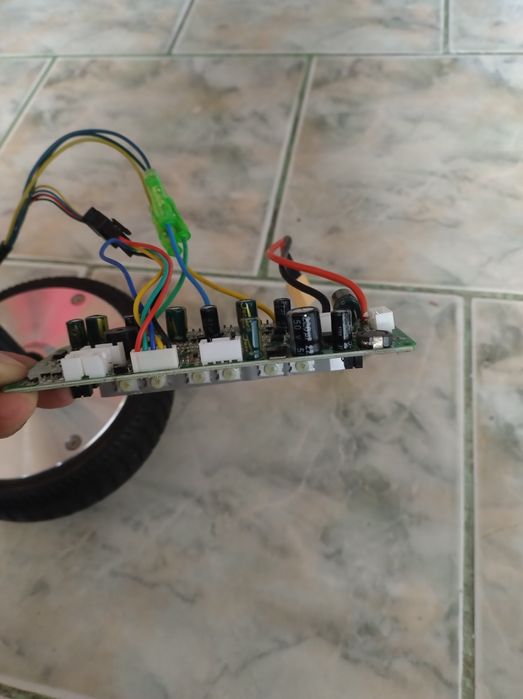 Roata hoverboard cu modul de placa