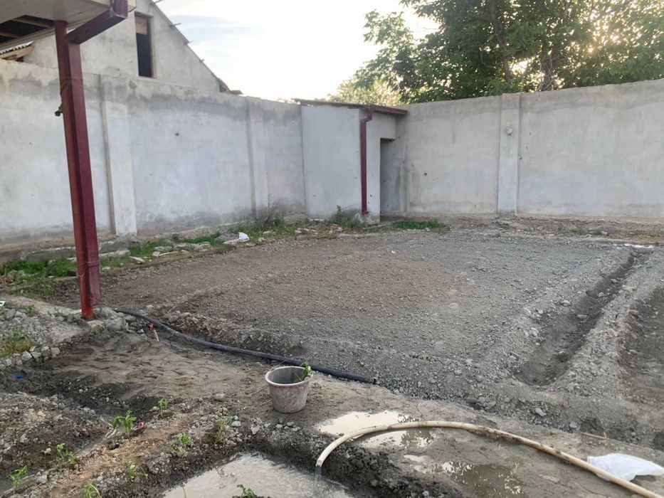 Очень срочно продается трёхкомнатная дом с участком