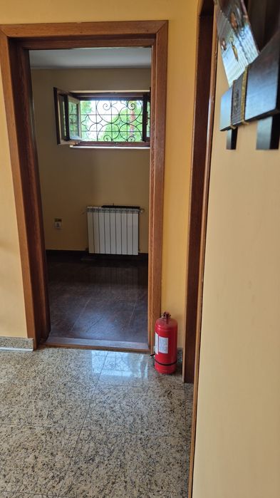 Inchiriez spatiu 3 camere