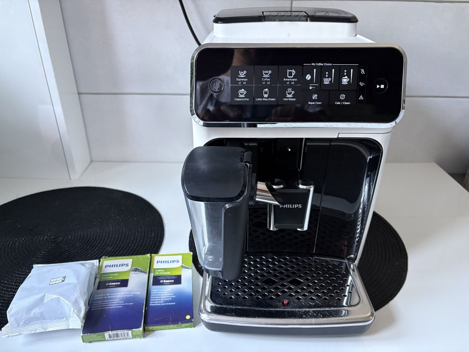 Expresor Philips Late go seria 3200 (6 bauturi) + cadouri