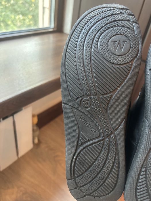 Продам демисезонные ботинк