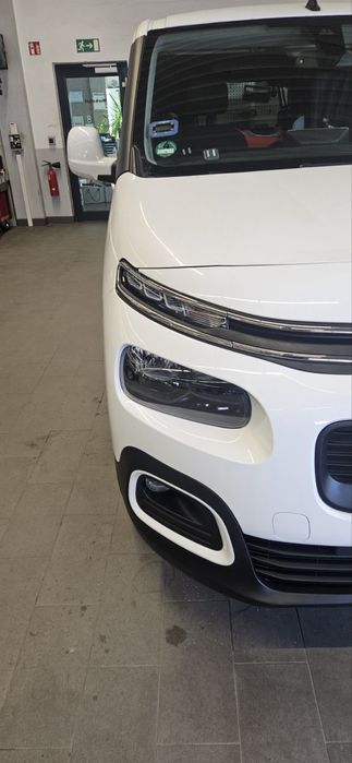 Дясна DRL LED дневна светлина с мигач за Citroen Berlingo 2019+