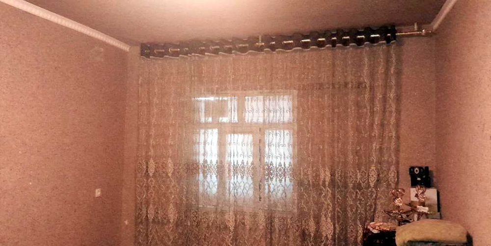 2-qavat 2 xonali dom balkonli sotiladi  Guliston 1-mr 11