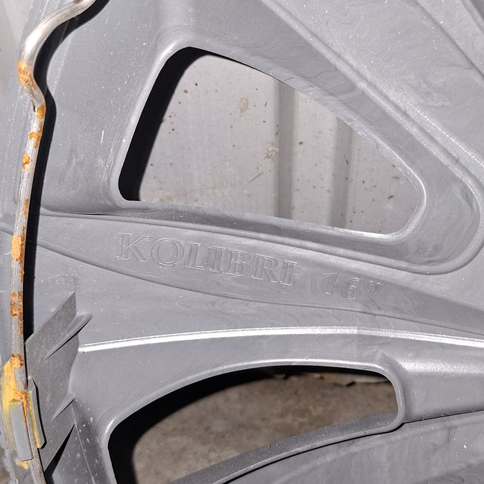 Продам калпаки на колеса.