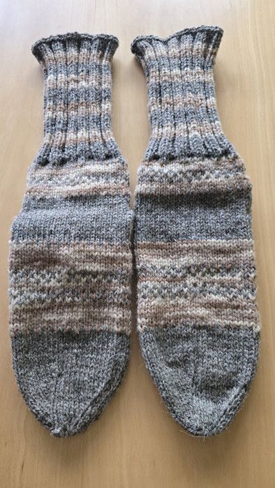 Вълнени чорапи ръчно плетени