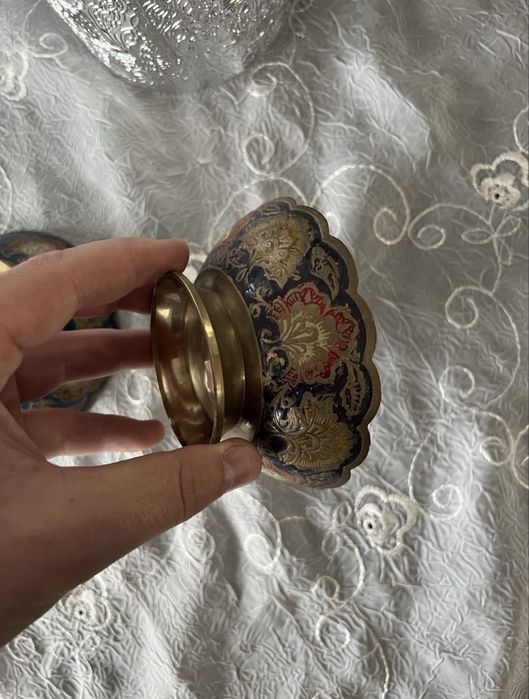 Емайлирани месингови фруктиери с пауни