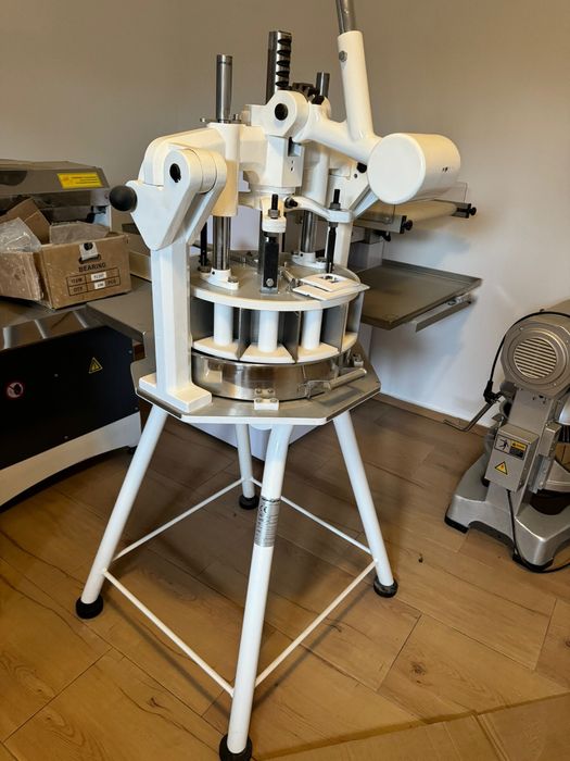 Cuptor electric profesional, malaxor, divizor echipamente horeca