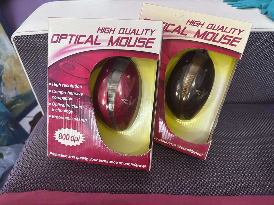 две нови оптични мишки в два цвята