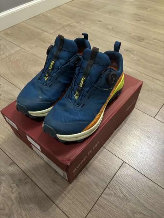 Кроссовки трекинговые