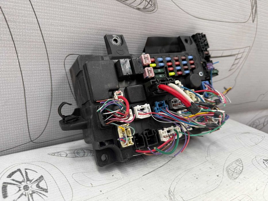 Modul electronic / ETACS / BCM / Panou siguranțe habitaclu Mitsubishi Outlander COD: 8637A885 2014 / [2013-2021] / (5D3)