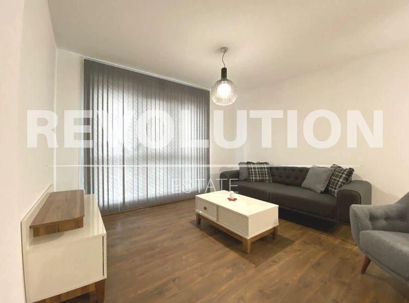 Дава се под наем Тристаен апартамент в Варна, Център - 90 кв.м за 797.64 € - Снимка #2