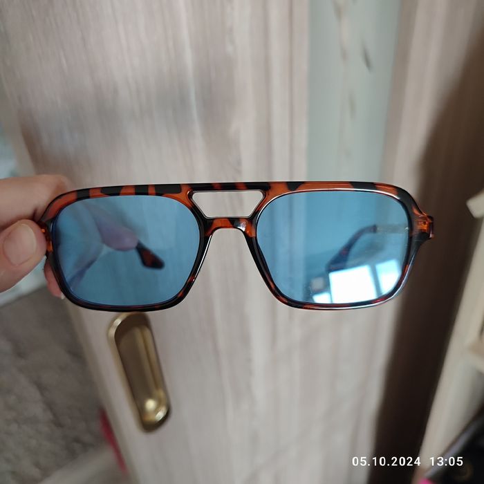 Очки с голубыми линзой