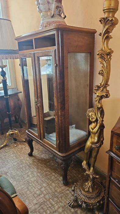 Голяма  дърворезба на буда