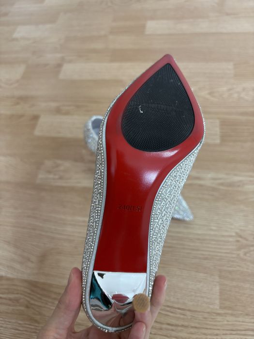 продам лодочки Josiny