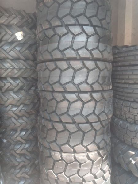 10-16.5 CAUCIUCURI noi profil de asfalt de asfalt Crampon robust AGMO