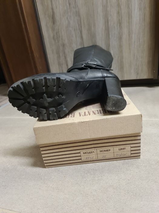 Дамски кожени ботуши