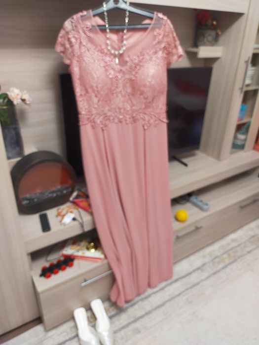 Продам платье на вечер .25000.