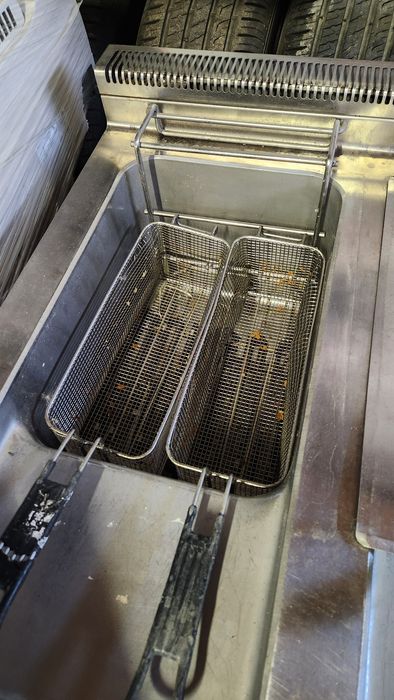 Vand friteuza electrica