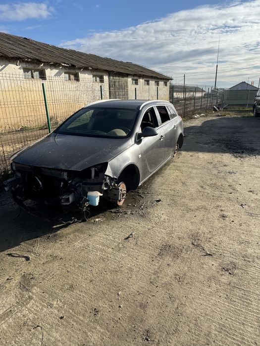 Dezmembrez opel insignia 2012 motor 2.0 diesel