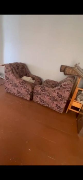 Продам два кресла с диваном