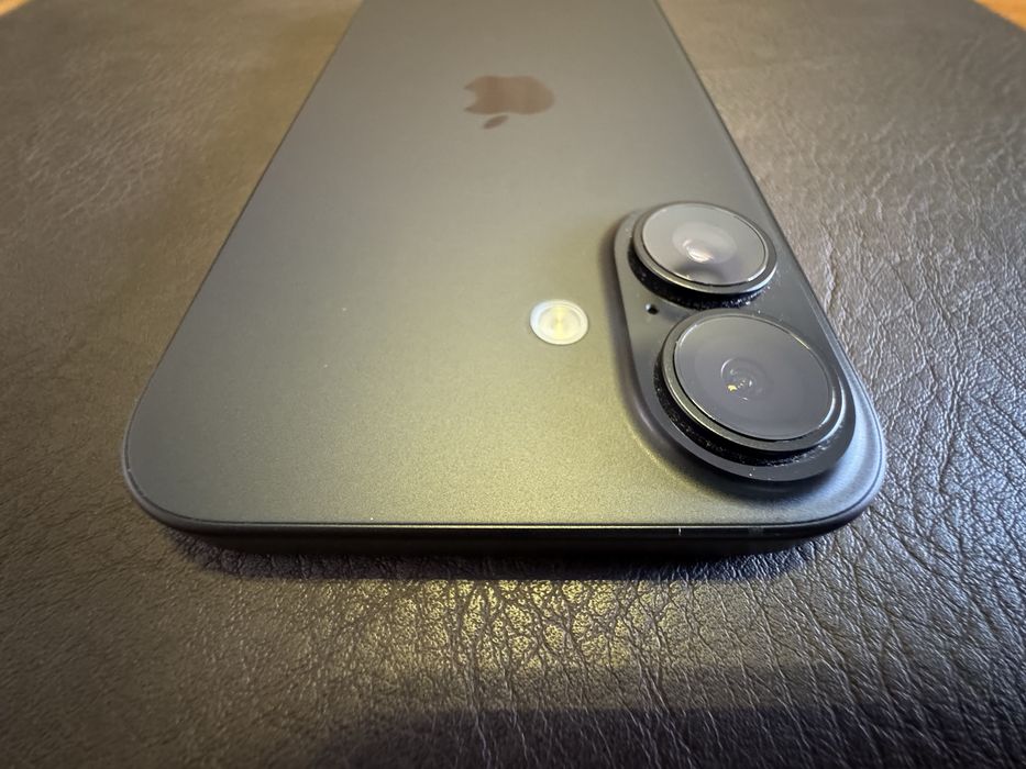 iPhone 16 Black- 128 GB - 100% Батерия - Без забележка !