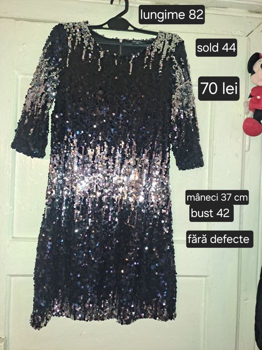 Vând rochițe cu paiete