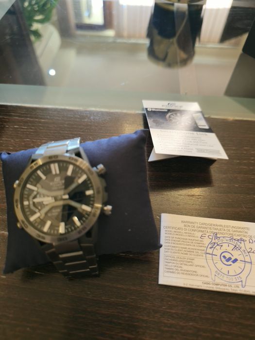 Часовник  Casio нез,следи от употреба!