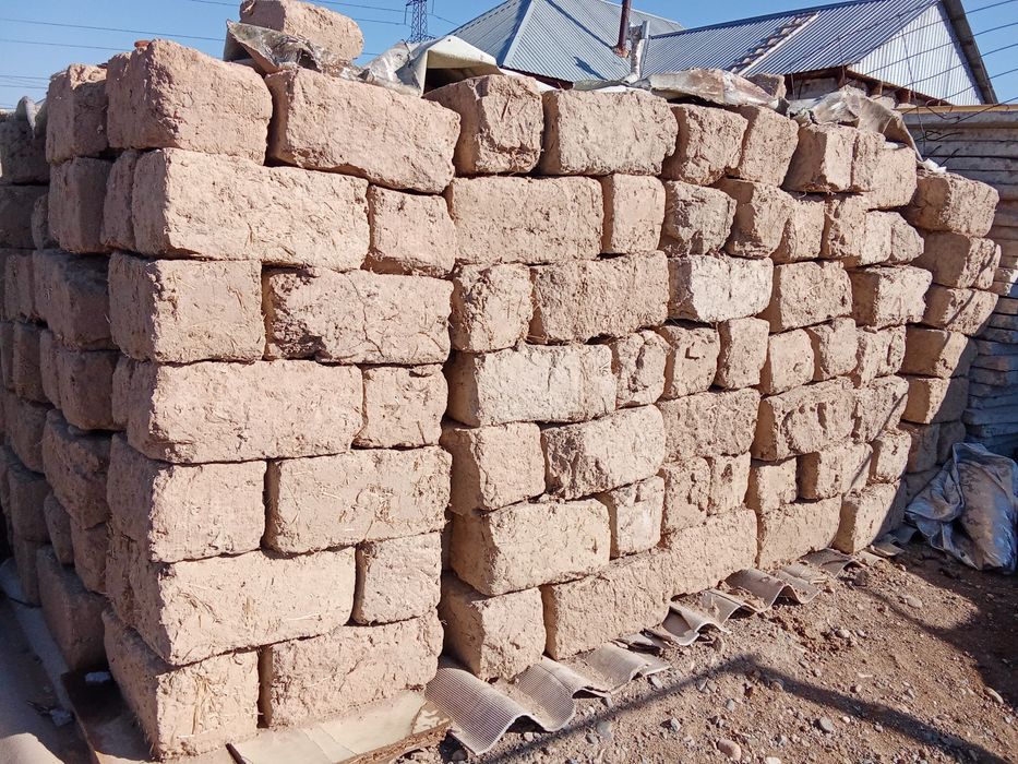 Продётся Саманный кирпич