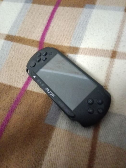 Продам psp прошитый