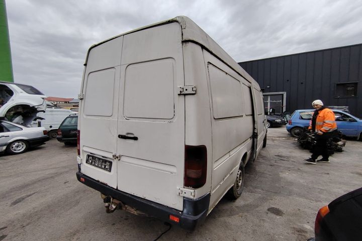 Far dreapta Volkswagen VW LT35 2000 2.5 TDi MT (109 hp)