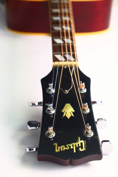 Gibson Hummingbird
