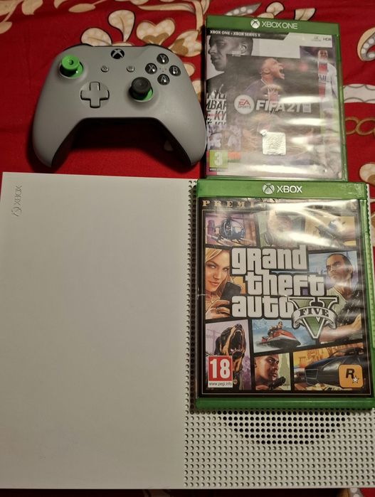 Vând Xbox One S 1TB